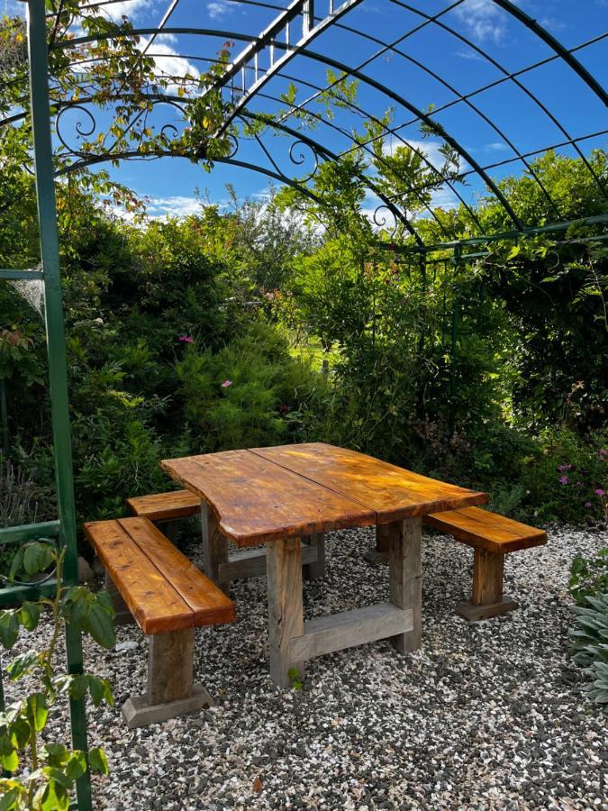 Wisteria Way Hotel Опонони Екстериор снимка