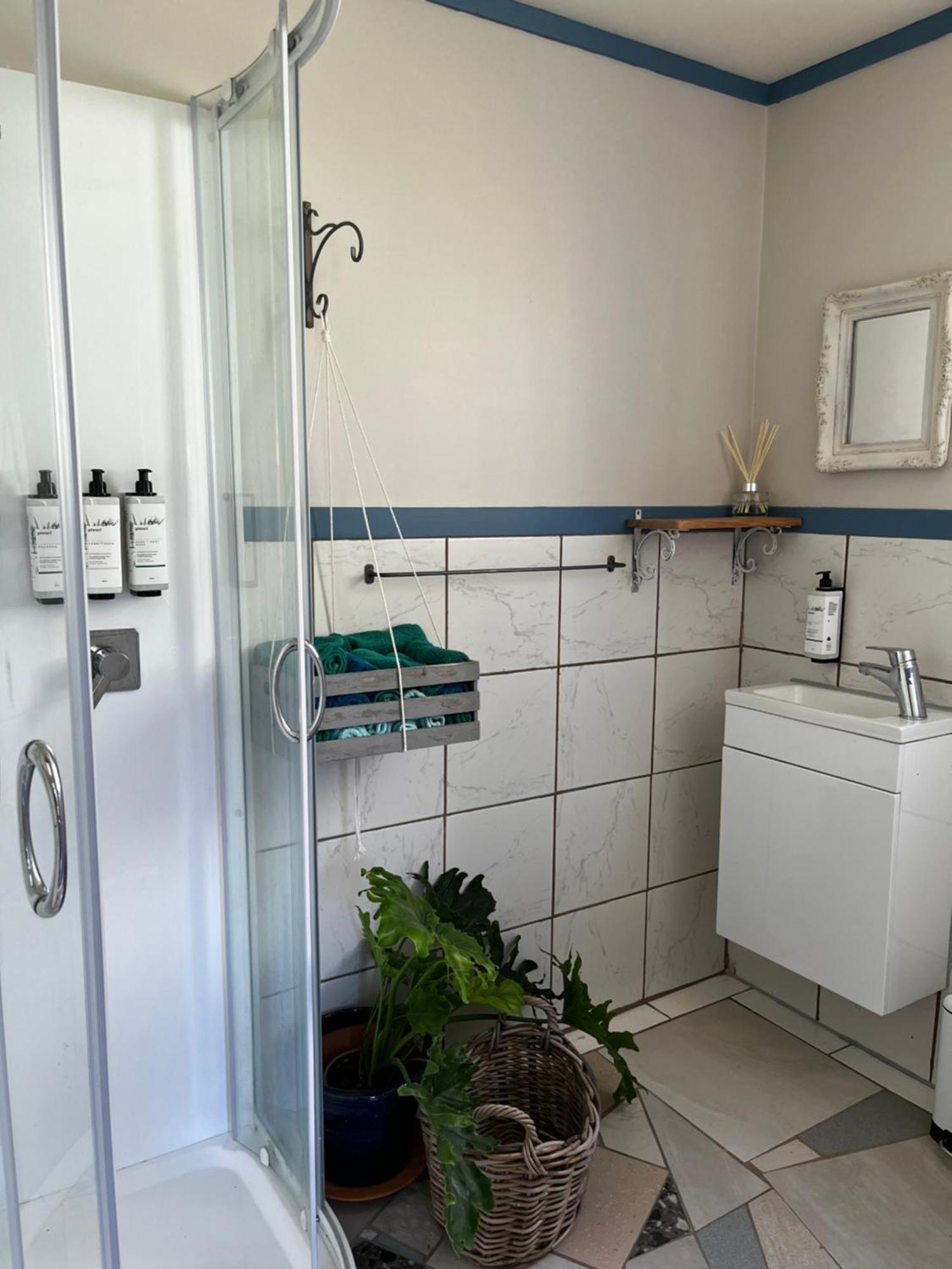 Wisteria Way Hotel Опонони Екстериор снимка